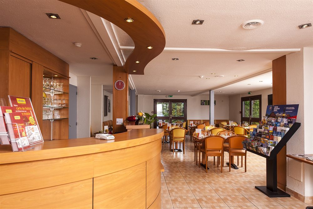 Brit Hotel Аррас Экстерьер фото